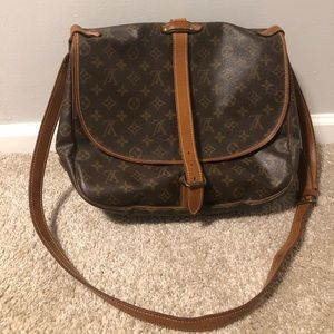 Louis Vuitton Saumur 35 messenger Bag